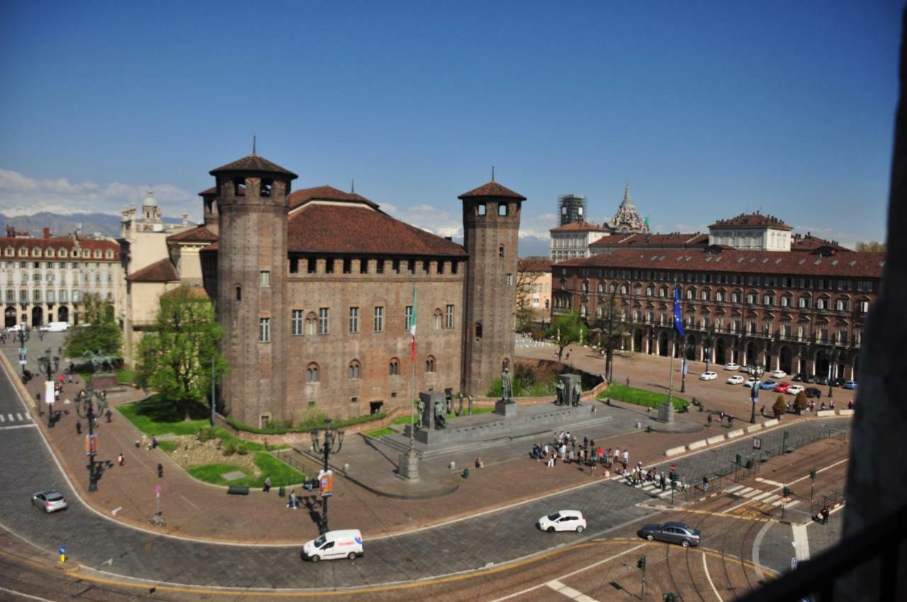 Mansarda In Piazza Castello Turim Exterior foto